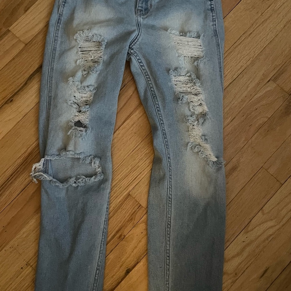 Women’s  Hollister Distressed Light ultra high-rise mom jeans size 0 R